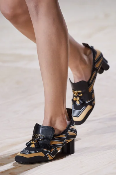 Look 27